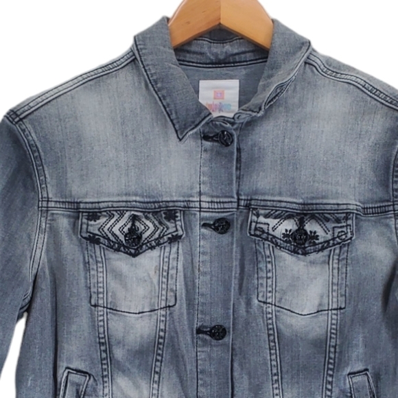 LuLaRoe Crop Jean Jacket M Gray Stretchy Denim Floral Embroidery Buttoned Fitted - Picture 5 of 13